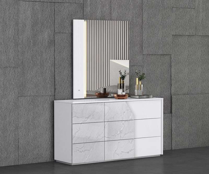 4073-kyle-dresser