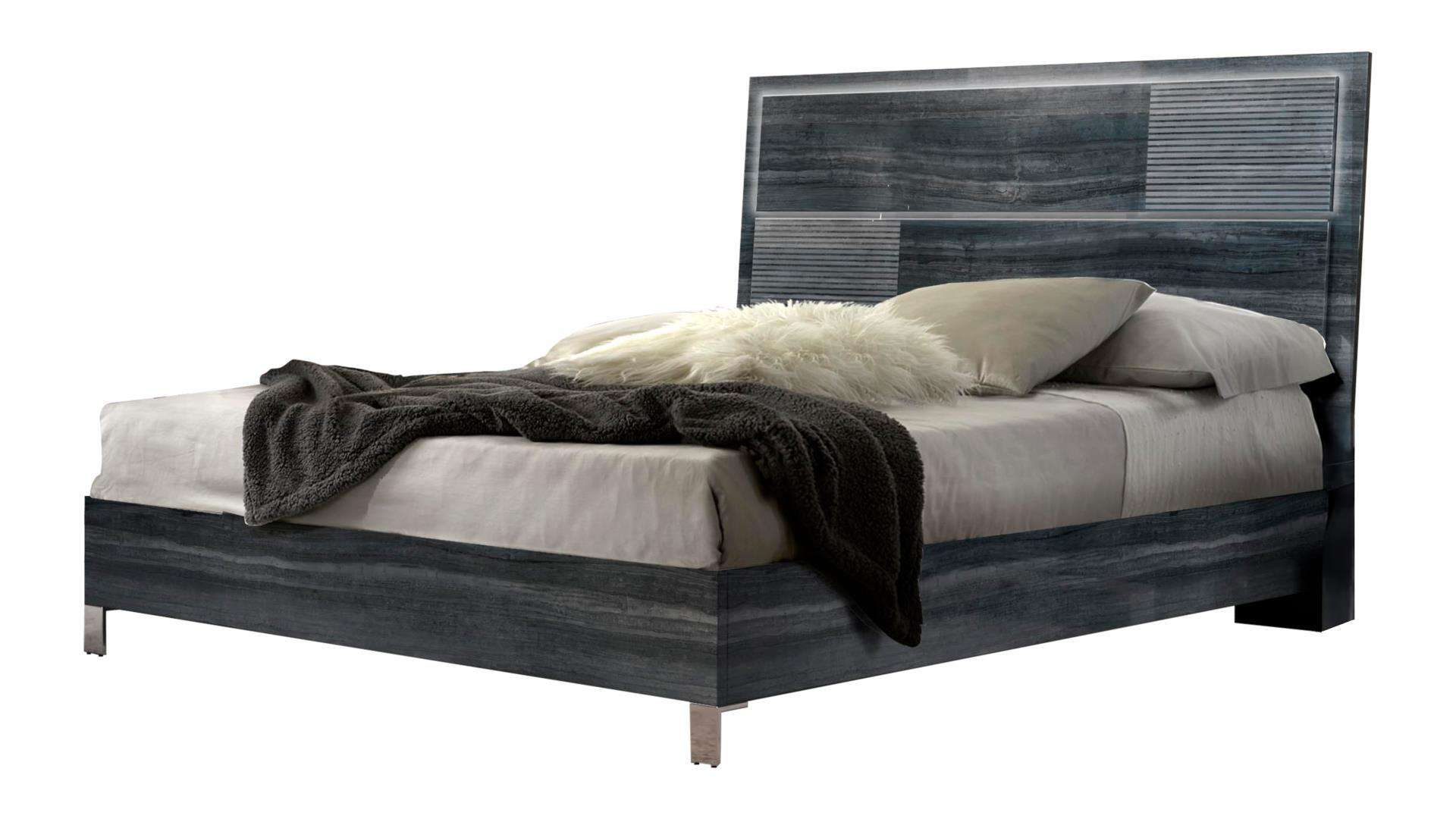 Delia___Blue_bed__2__68